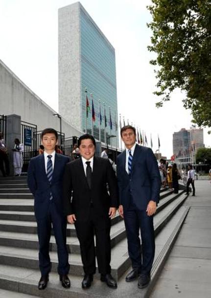 Steven Zhang, Erick Thohir e Javier Zanetti. Getty Images
